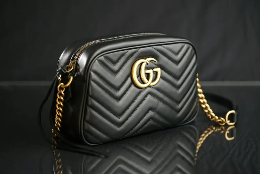 Bolsa negra acolchada